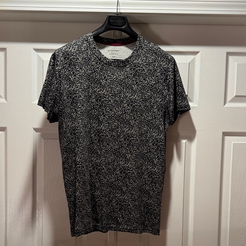 Le Chateau Black and Gray Patterned Short Sleeve Tee